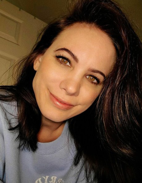 Brittany Elizabeth sexy model pictures