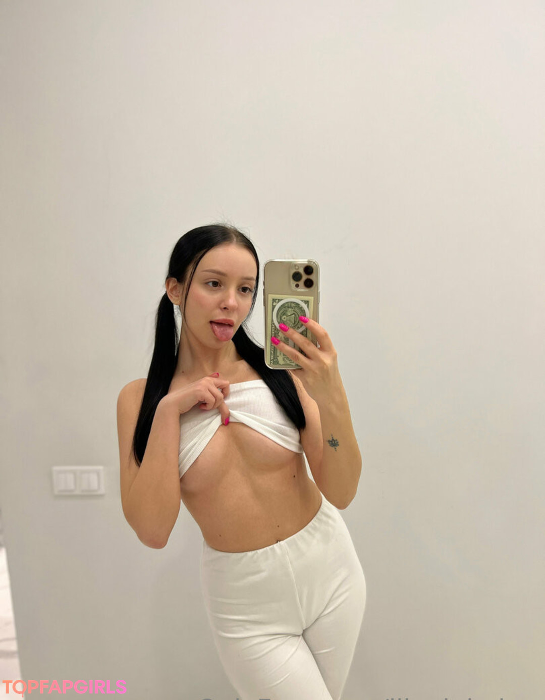 lilypinkglow nudes model archive