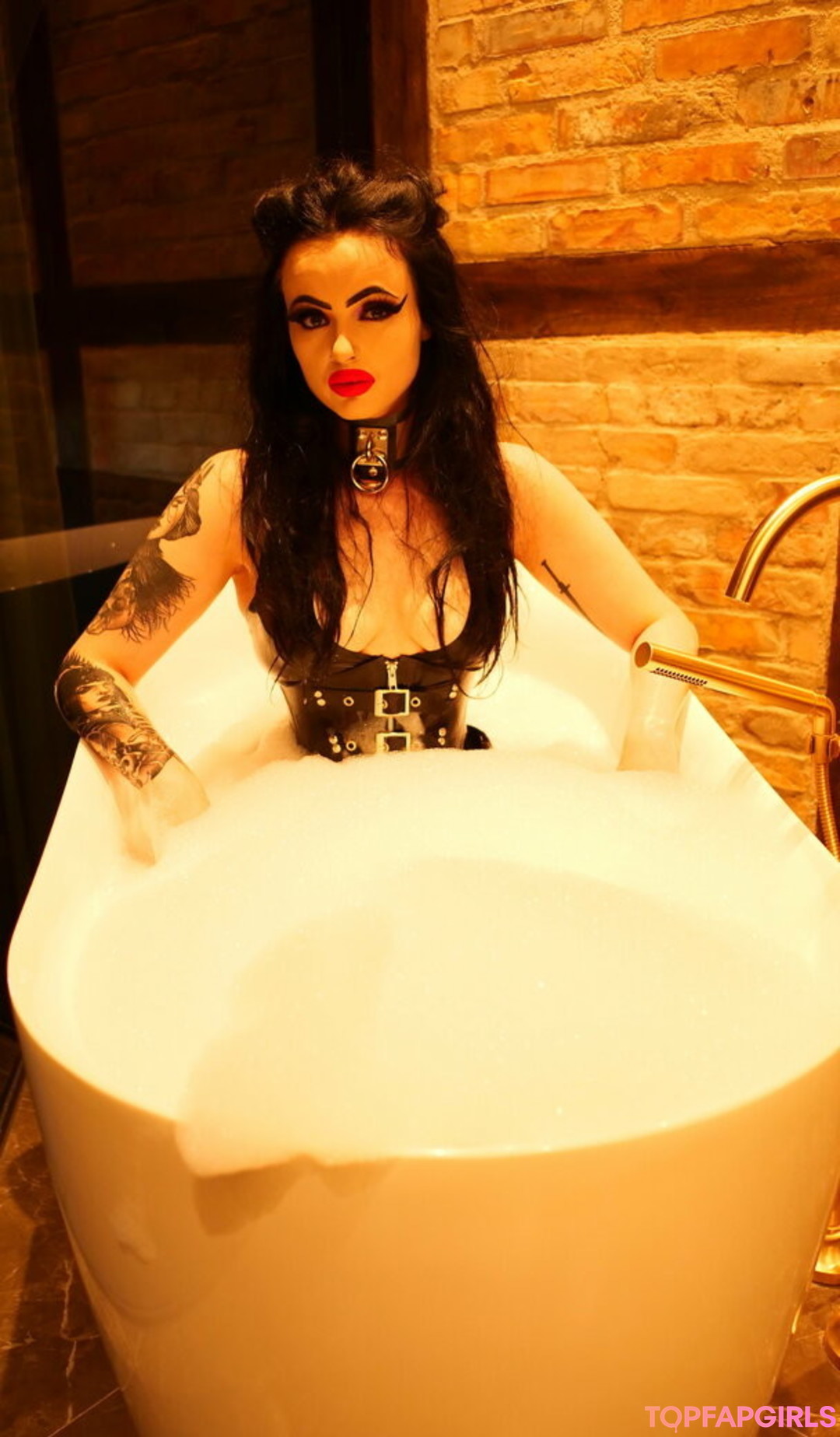 Empress Poison porn model picture