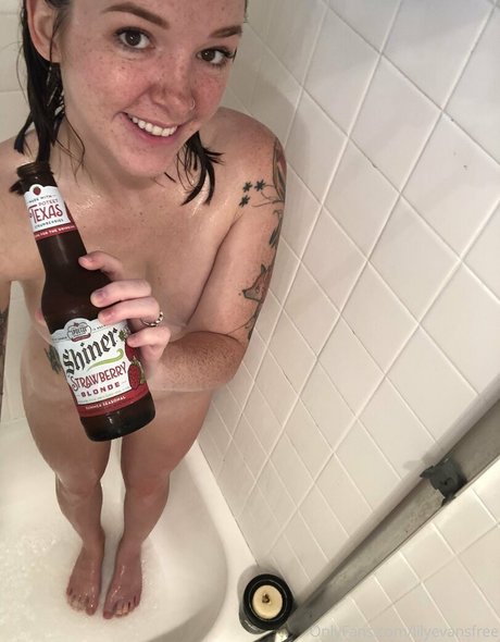 lilyevansfree porn model photo