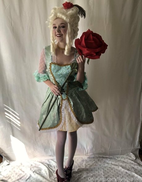 lilyevansfree xxx star photos