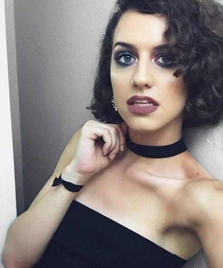 SophieSommers pornstar nude pics