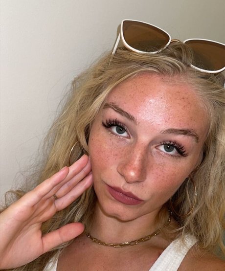 Hannah Alyssa Woods model porn pictures