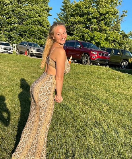 Hannah Alyssa Woods model sexy pics