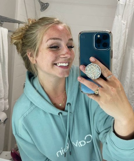 Hannah Alyssa Woods sexy model image