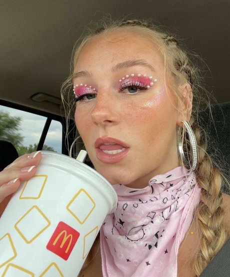 Hannah Alyssa Woods pretty star pic