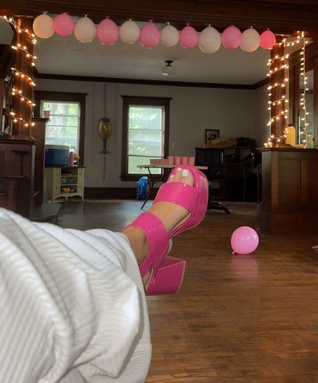 Hannah Alyssa Woods model pretty archive