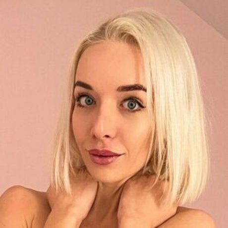 blonde lady hot actress img