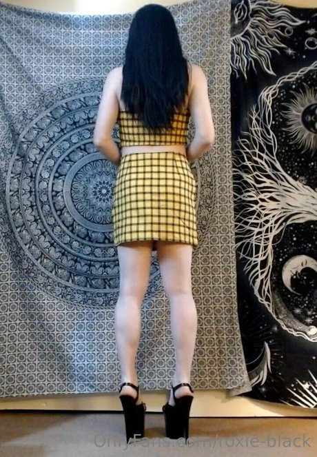 roxie black beautiful model pictures