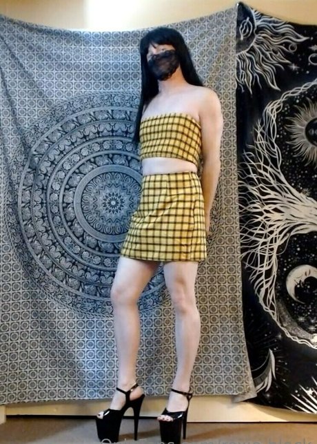 roxie black nude model img