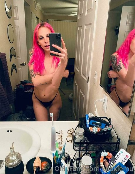 khakiemu star hot image