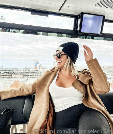 karlitathek pornstar hot image