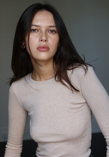 Naomi Stevens pretty pornstar img