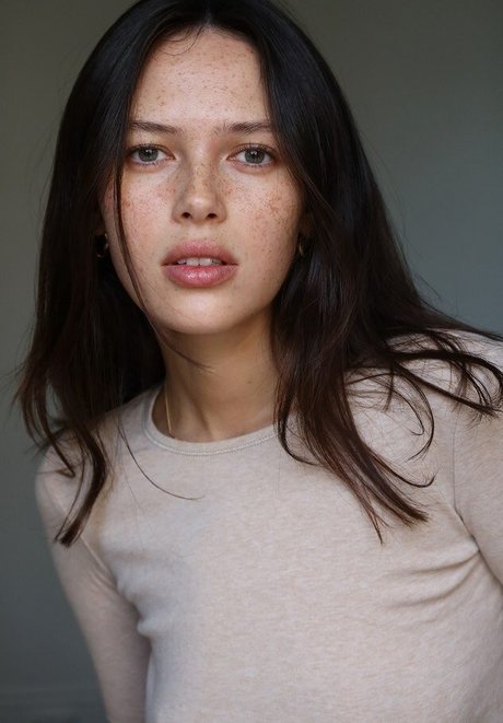 Naomi Stevens sex model pictures