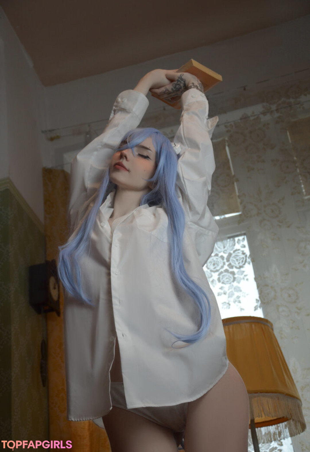 Flutterow sexy model photo