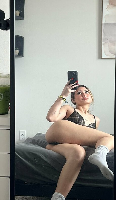 leoniemontyyy pornstar photo