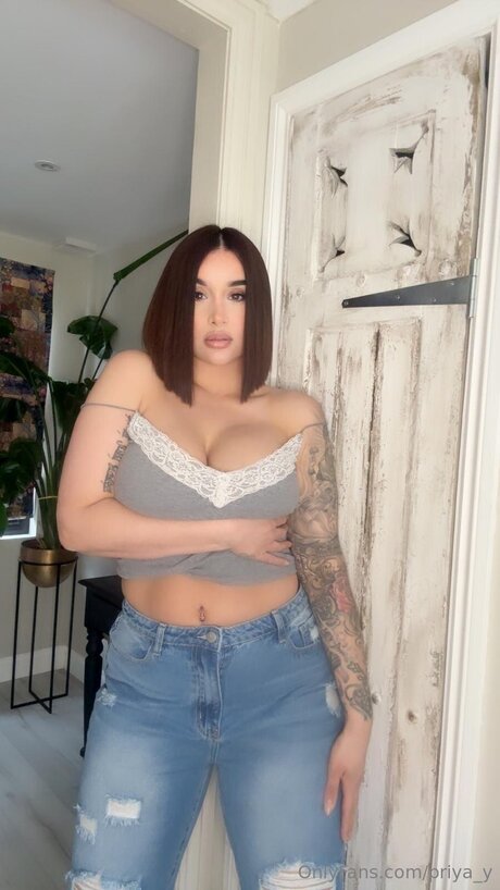 priya y star sexy photos