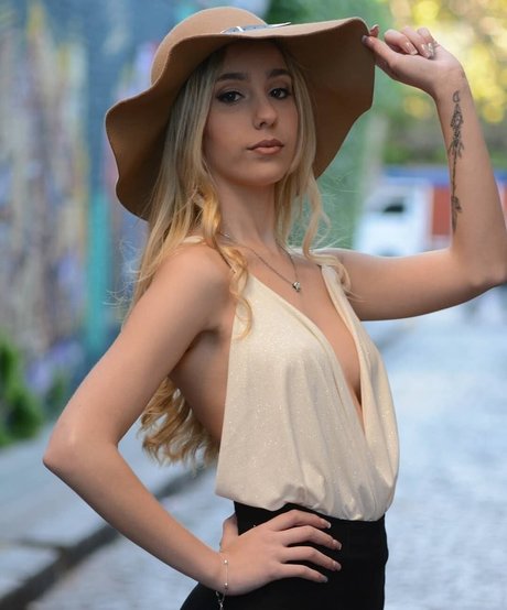 agusdigri hot pornstar image