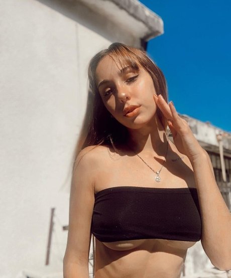 agusdigri nude model images