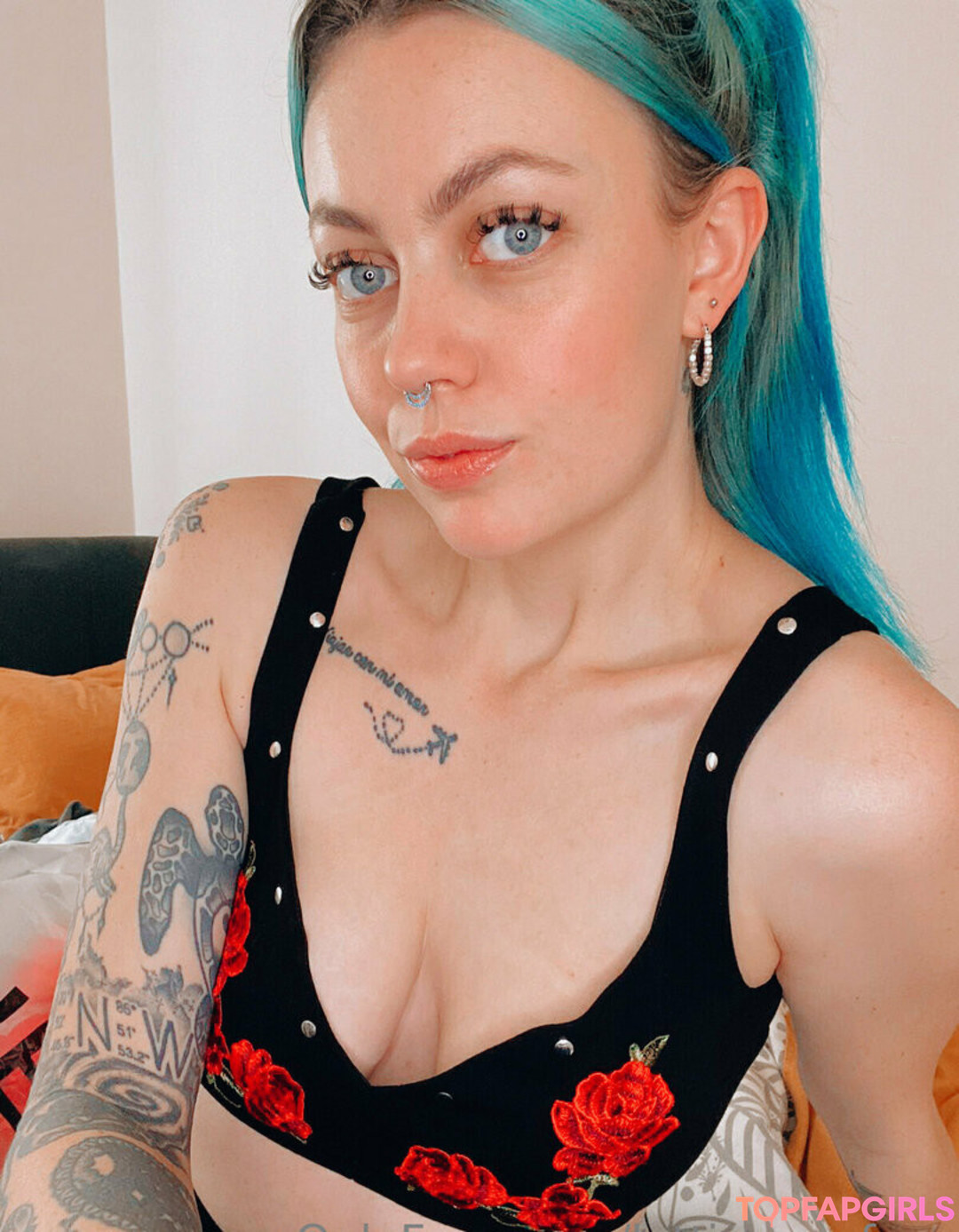 lottienovafree sexy actress gallery
