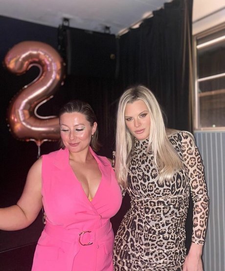 mirror onlyfans sexy image