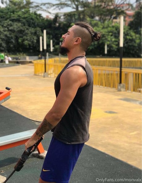 monvalx nudes actress images