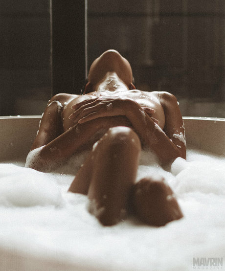 MAVRIN Magazine erotic actress pic