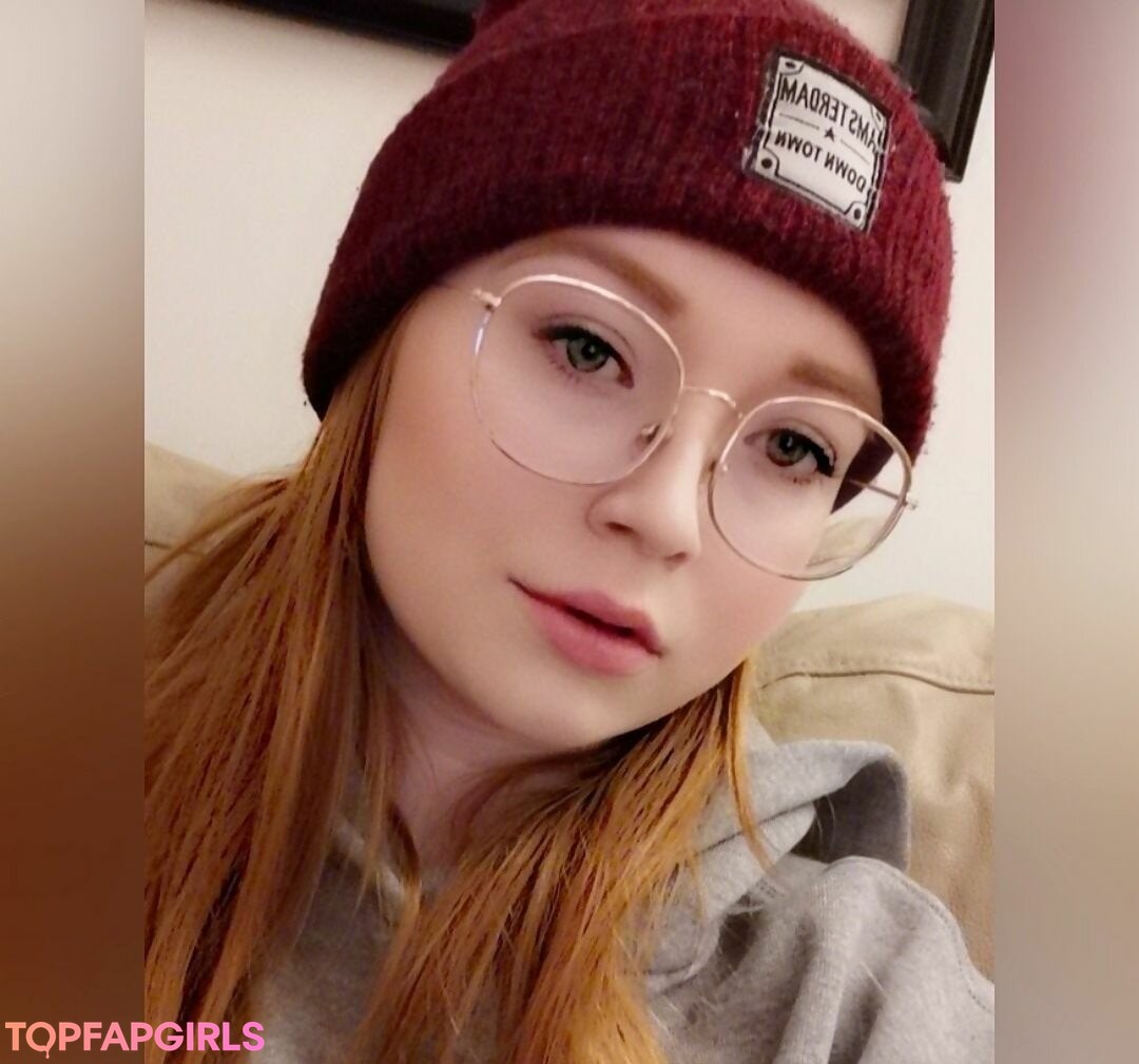 Cutieredhead model pretty pic