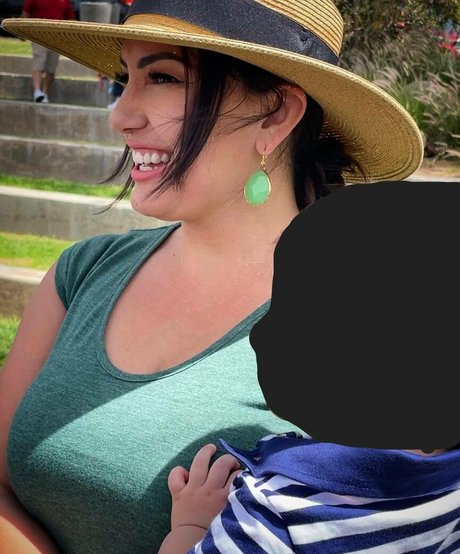 fat shemale onlyfans nudes photo