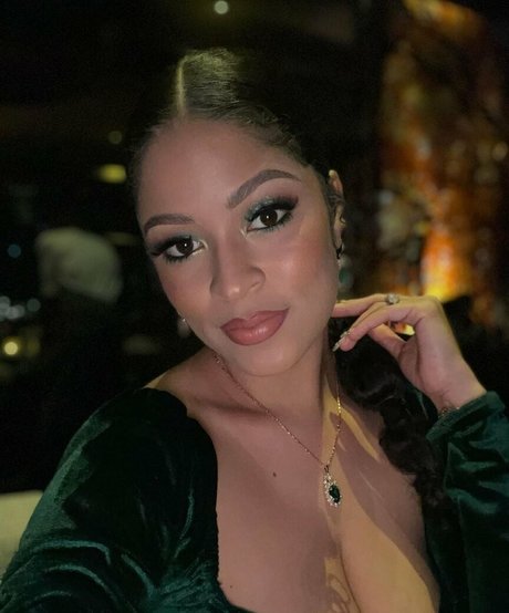 Patrise Kaitlyn sexy pornstar pic