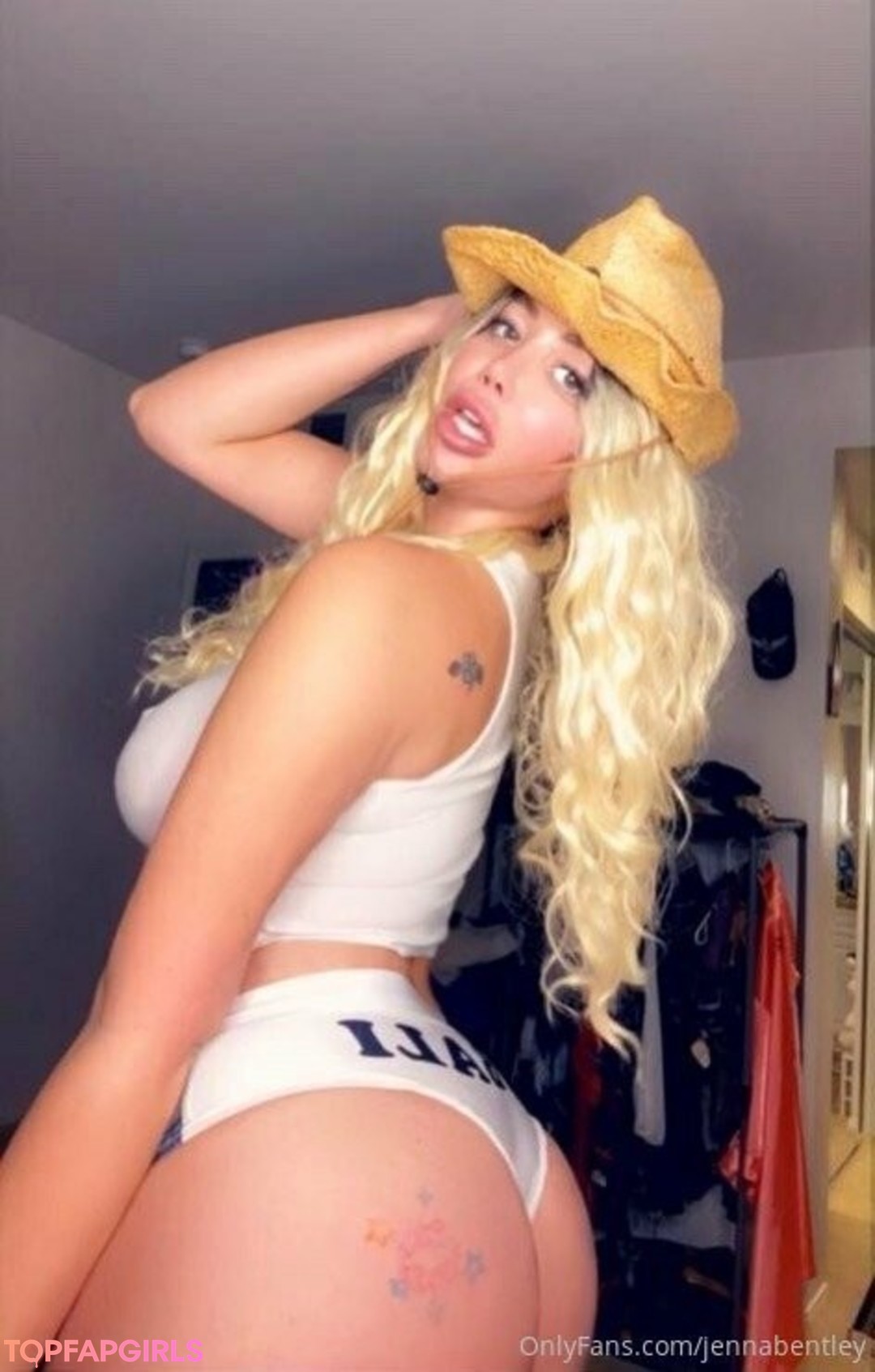outside onlyfans sexy images