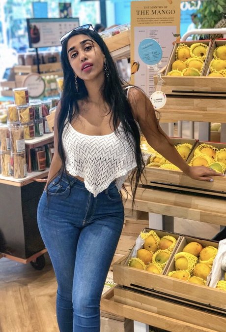 scarlettmrose pornstar adult pic