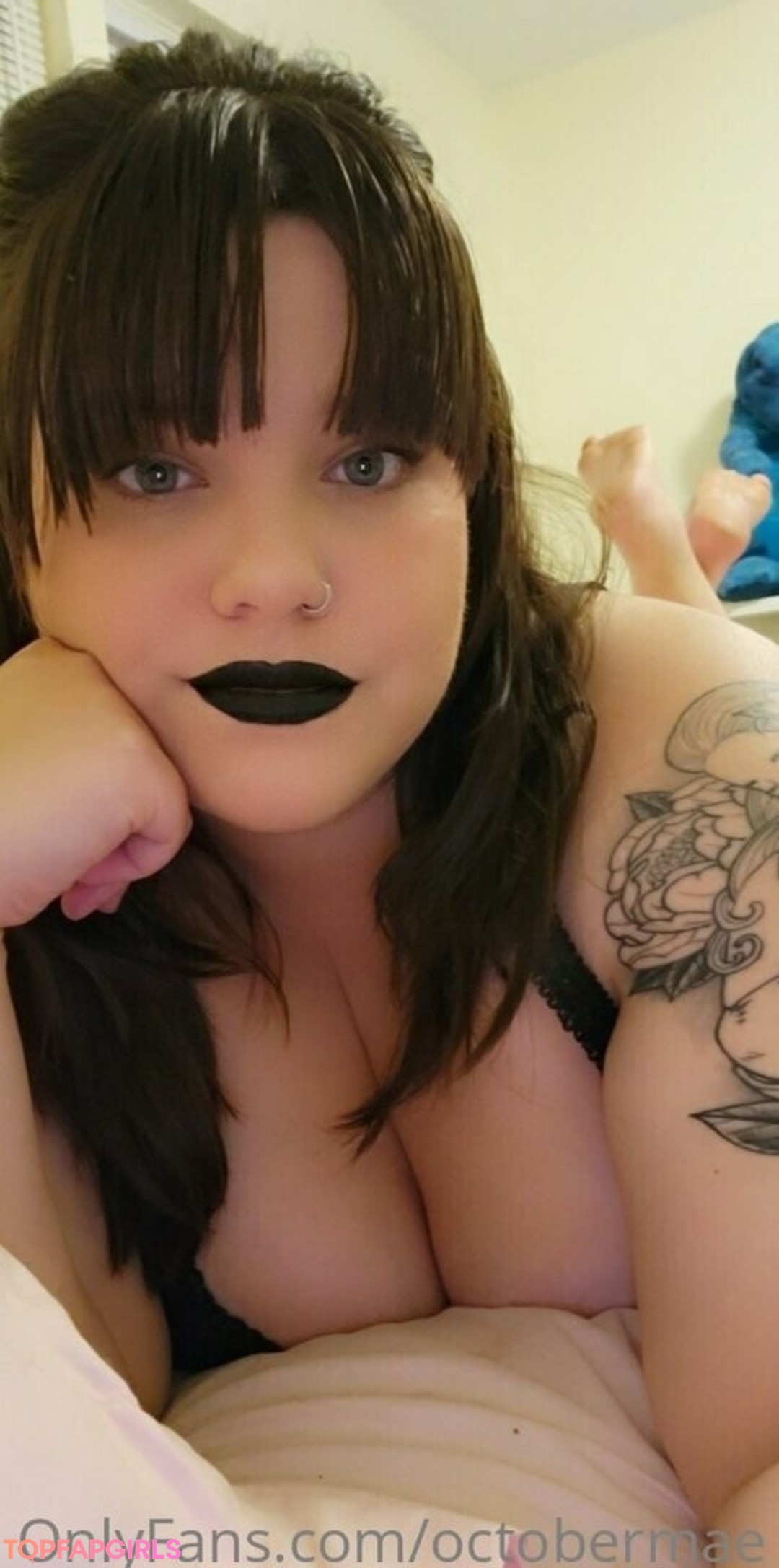 octobermae nude star galleries