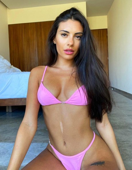 Delilah Allers pretty pornstar images