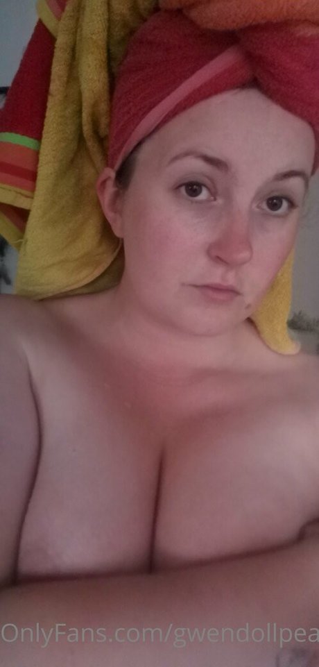 gwendollpeach model top photo