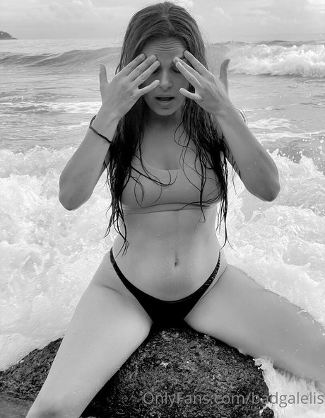 richelis art actress pic