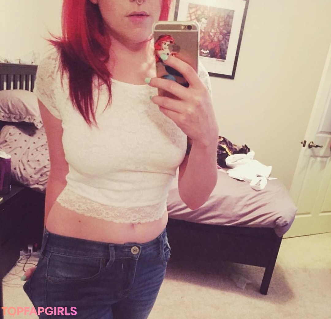 Renee top profile image