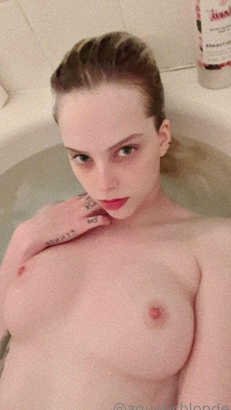 porcelainblues naked model pictures