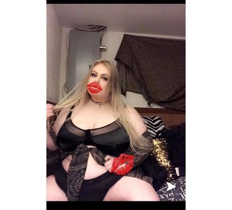 Danie Marie naked pornstar photo