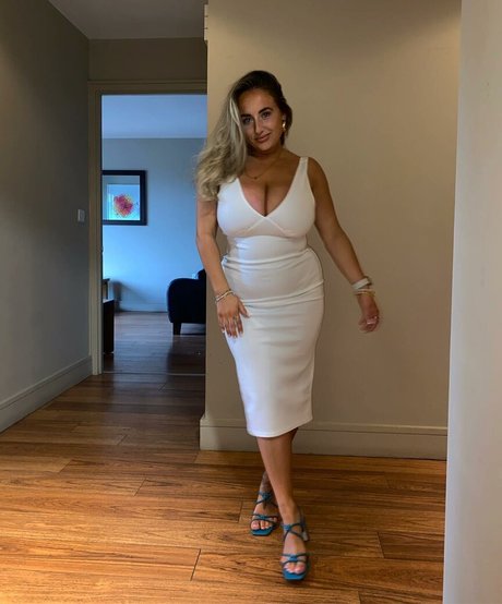 Tiffany Harrison pretty actress pictures