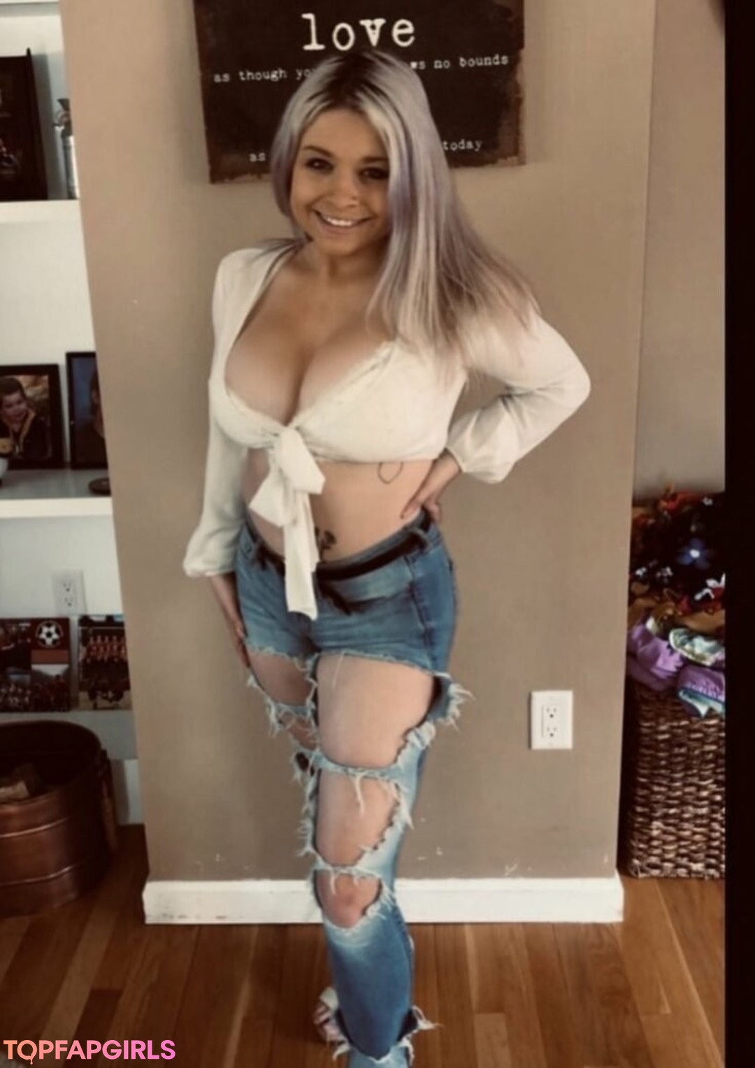 curvy muscle onlyfans hot naked image