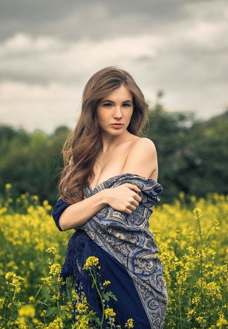 Anyutamoor nude model picture