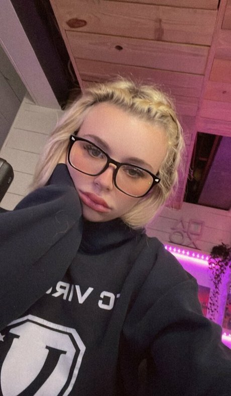 Martina Eliza exclusive pornstar photos