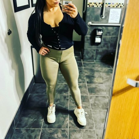 nadianevertells hot pornstar galleries