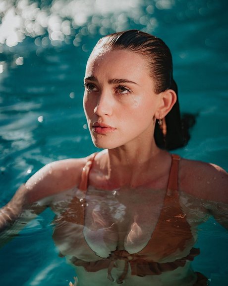 Jordyn Johnson model high quality img