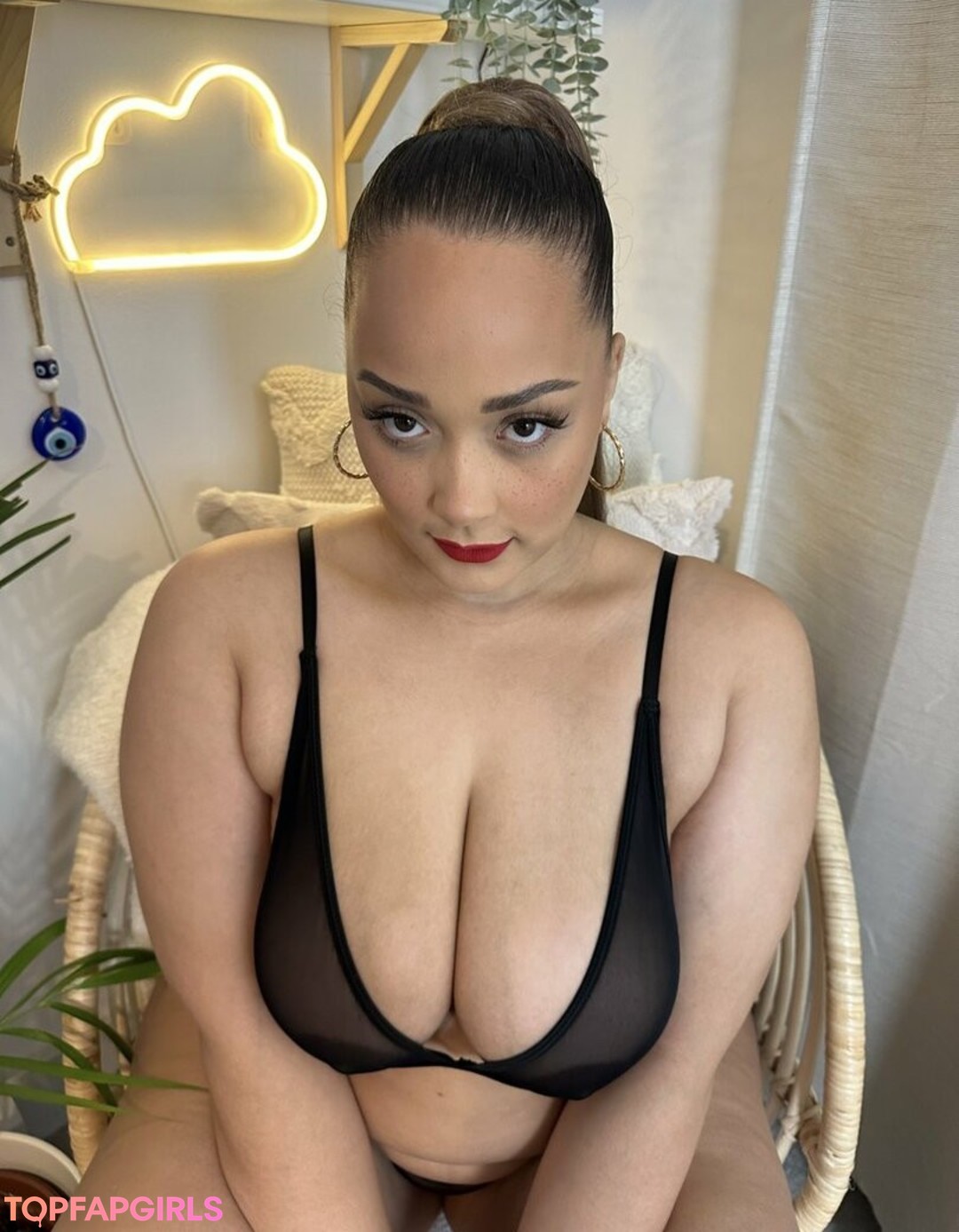 Natalie E Wade model hot pic