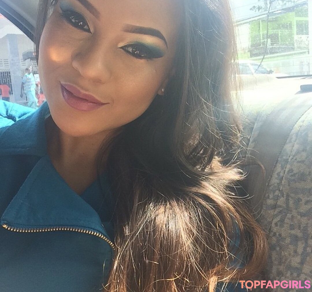 Toni Salina Chee Young model top pictures