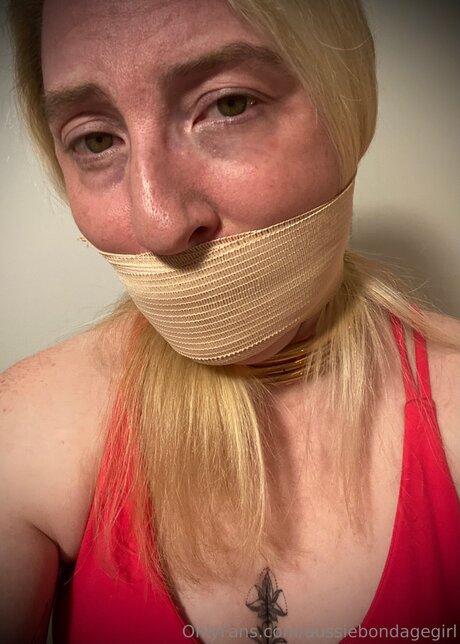 aussiebondagegirl beautiful star img