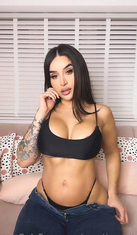 preetiyvault hot star images