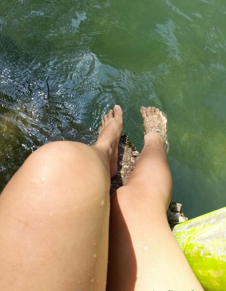 zafiro feet18 model pretty images